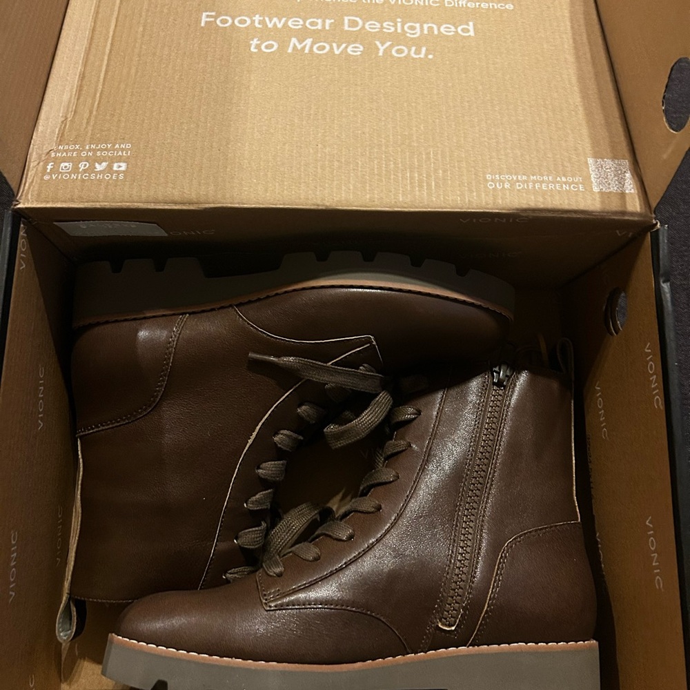 Vionic Brown Lani Combat Boot - size 6